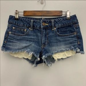 American Eagle shorts. Size 6. Fits Small.